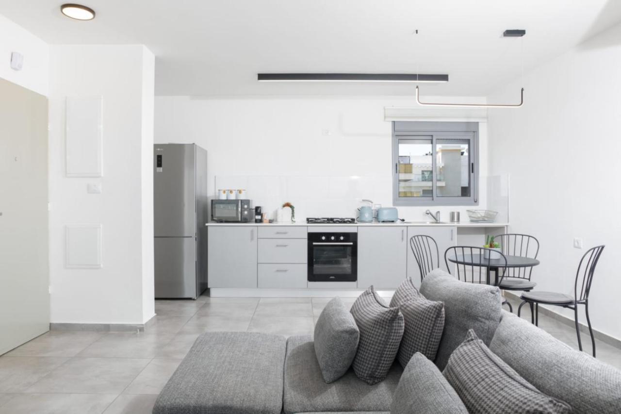 Apartment By Eezy - דירה משפחתית עם נוף לים גרגיר נחלים *